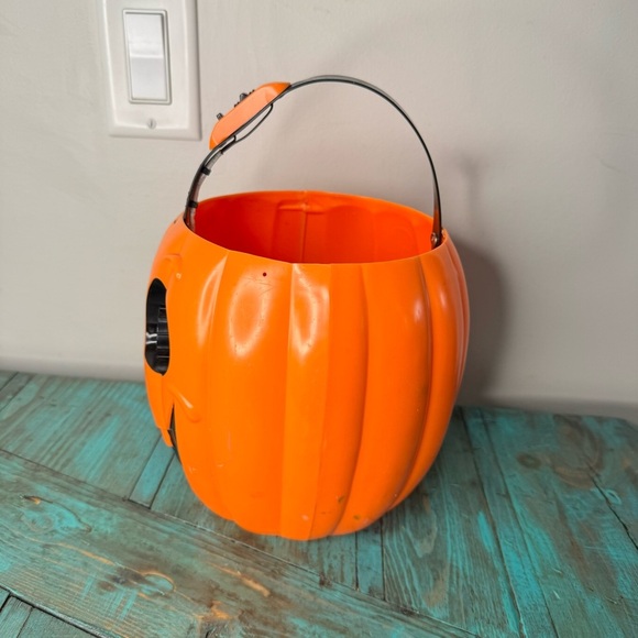 Vintage Monocore 1998 Scary Light Up Eyes Jack-O-Lantern Trick Or Treat Bucket - Picture 6 of 11